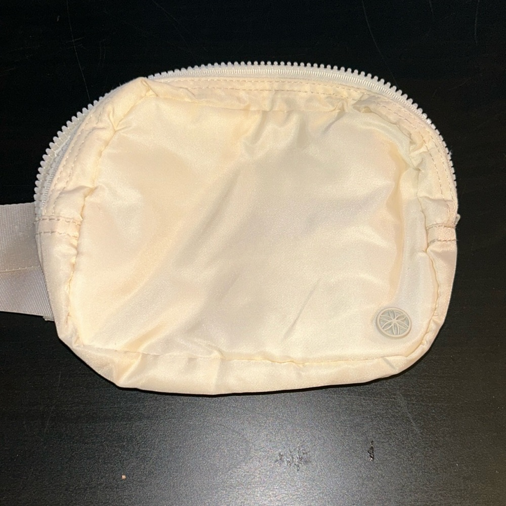 GAIAM, tj maxx belt bag. Cream white. Super cute!